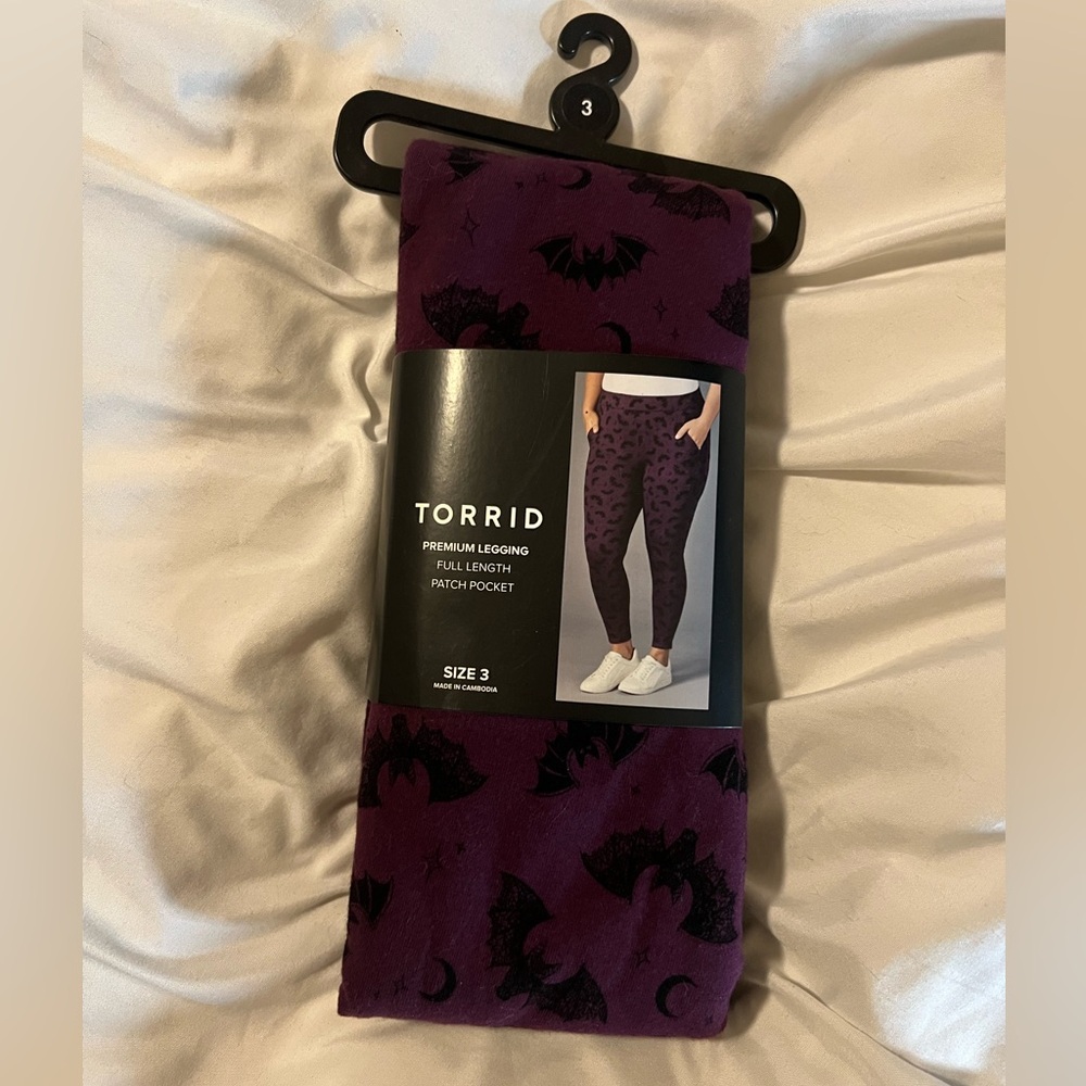 Torrid Dark Purple Bat Print Leggings with pocket size 3 NWT